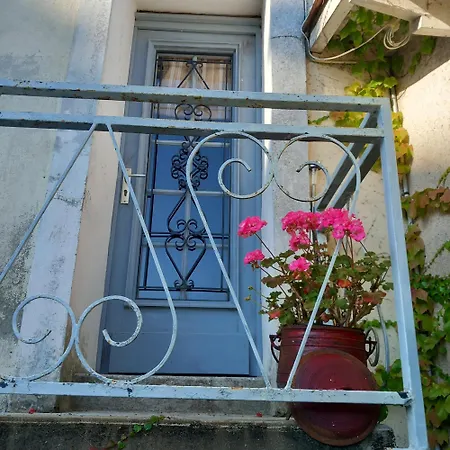 La Maison Aux Livres Bed and Breakfast Rioux-Martin