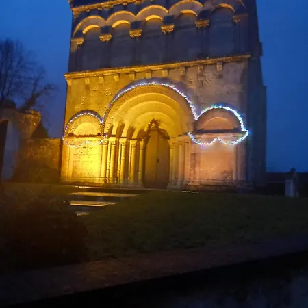 Panzió La Maison Aux Livres 3*