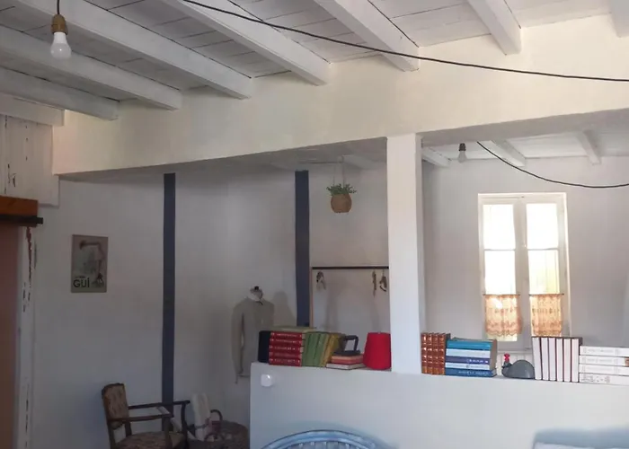 Bed and Breakfast La Maison Aux Livres Rioux-Martin