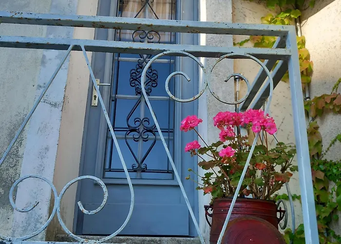 La Maison Aux Livres Bed and Breakfast Rioux-Martin