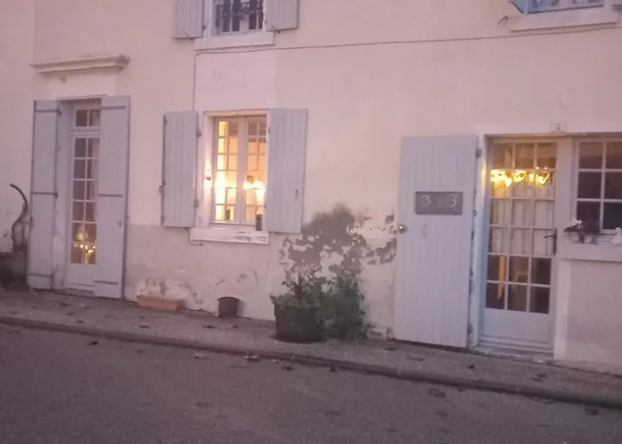 La Maison Aux Livres Bed and Breakfast 3*