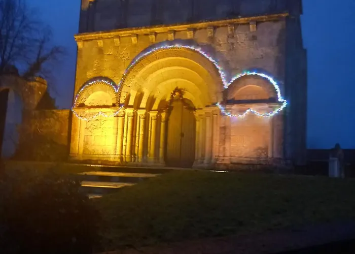 Bed and Breakfast La Maison Aux Livres 3*